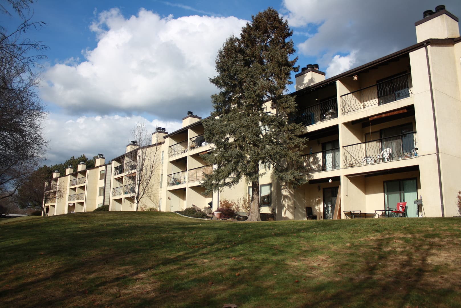 Richland House: 303 Gage Blvd