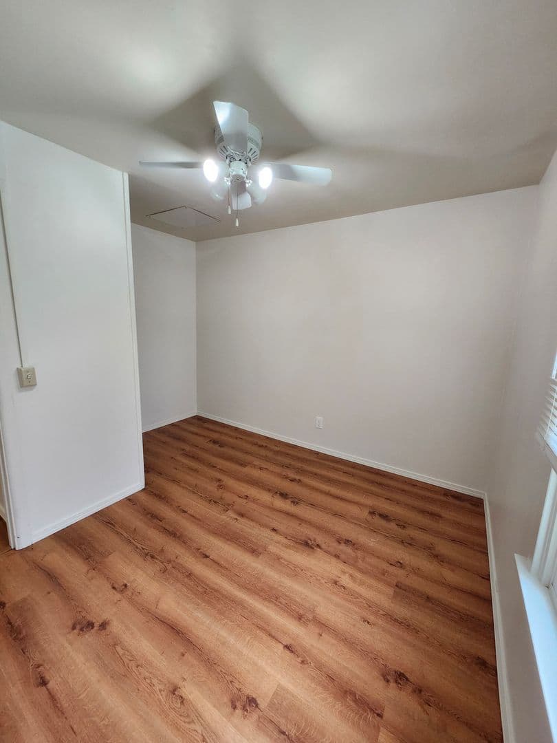 West Richland Apartment: 5889 W Van Giesen St.