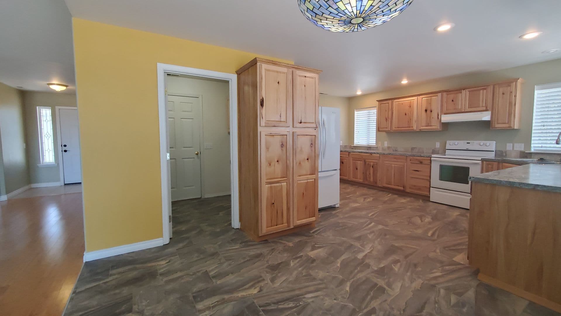 Kennewick House: 2452 N. Rhode Island Court