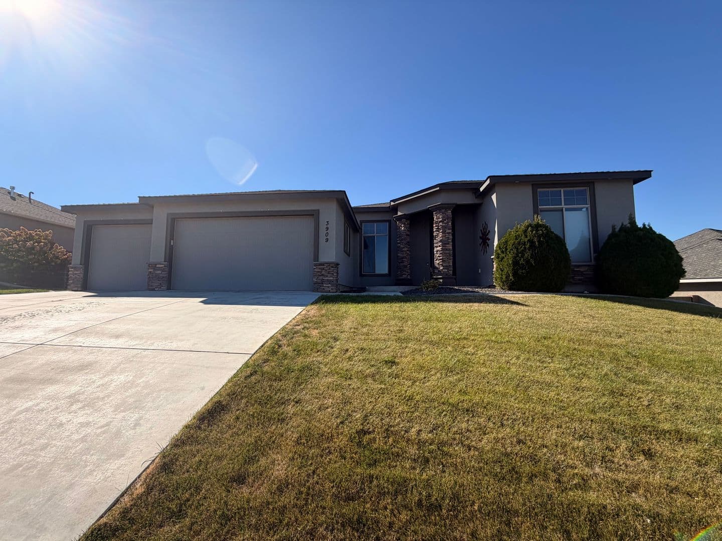 Kennewick House: 3909 West 48th Ave