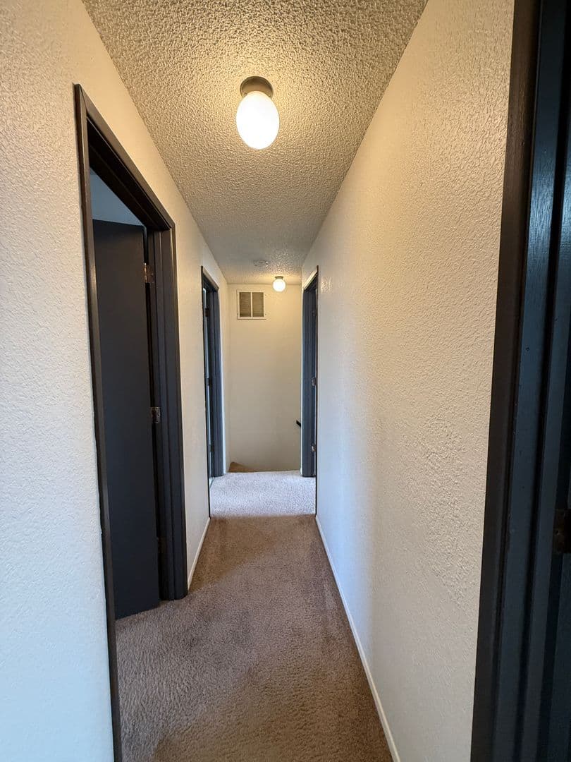 Kennewick Multiplex: 1004 S Zillah Court #B