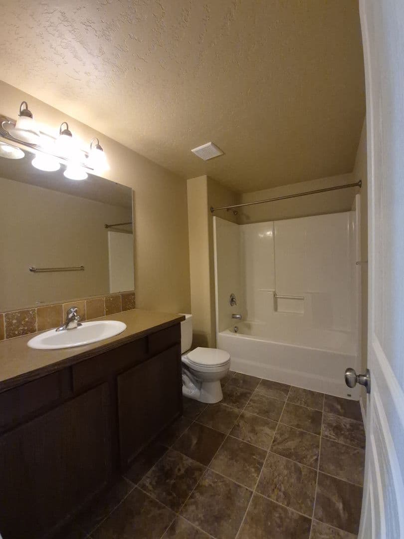 Pasco House: 6308 Ochoco Ln