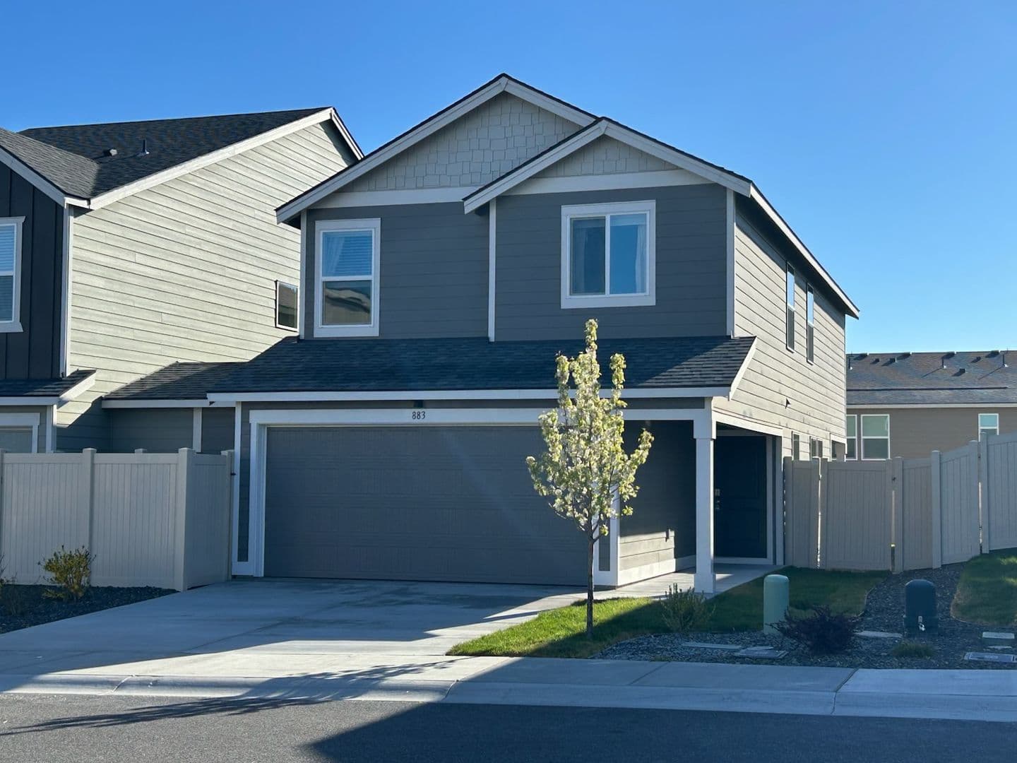 Kennewick House: 883 S Zeelar St