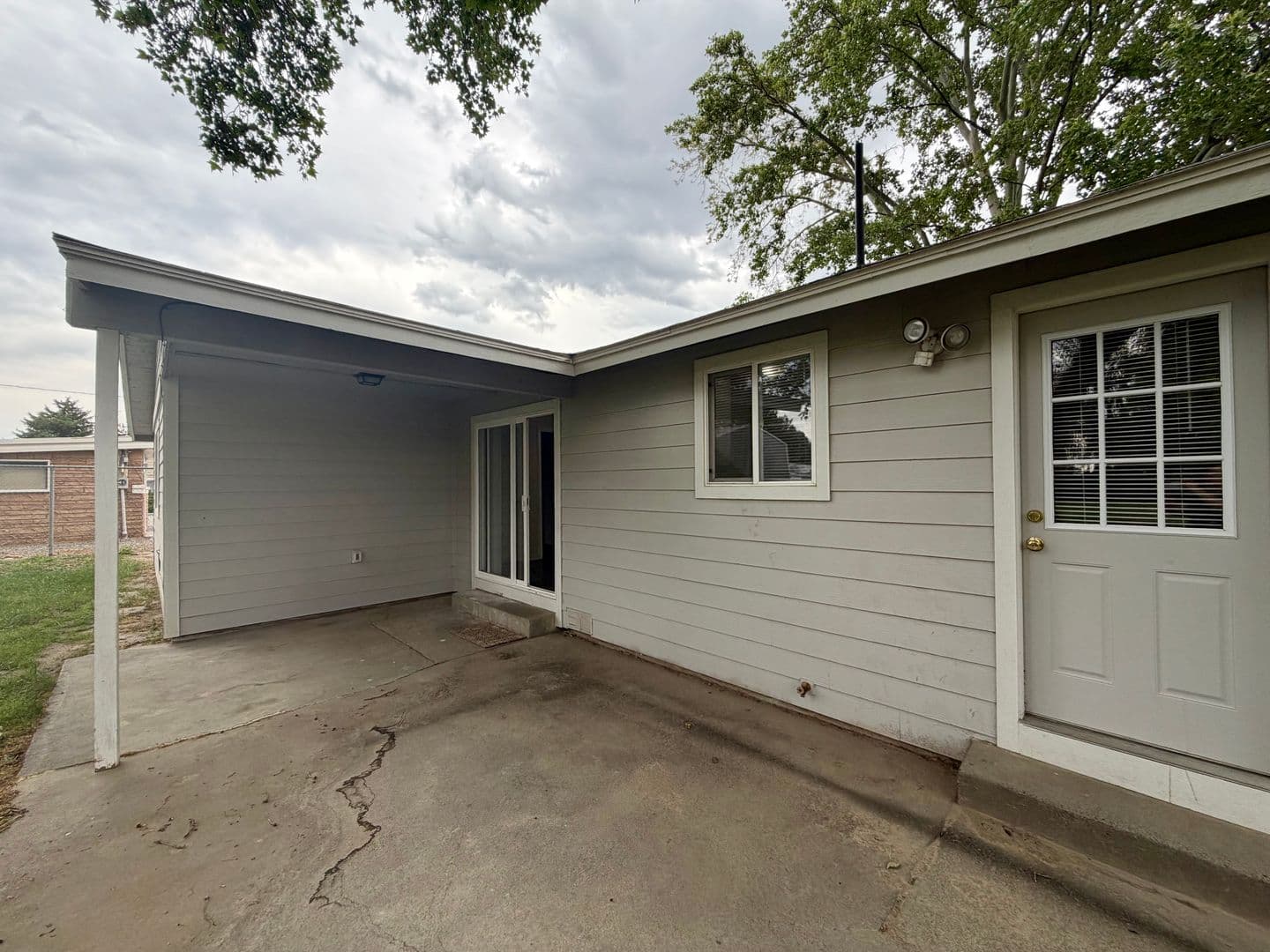 Kennewick House: 3804 S Cascade St