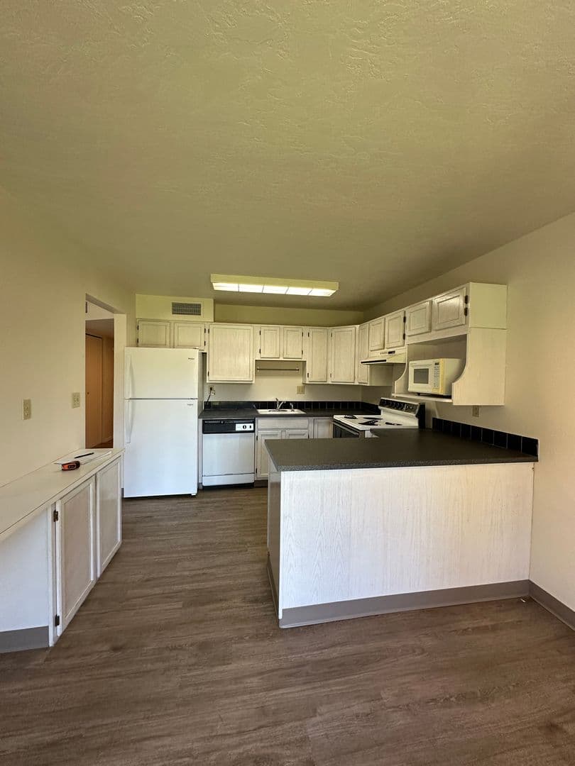 Richland House: 303 Gage Blvd