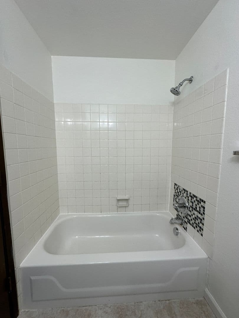 Richland Apartment: 1000 Catskill St.