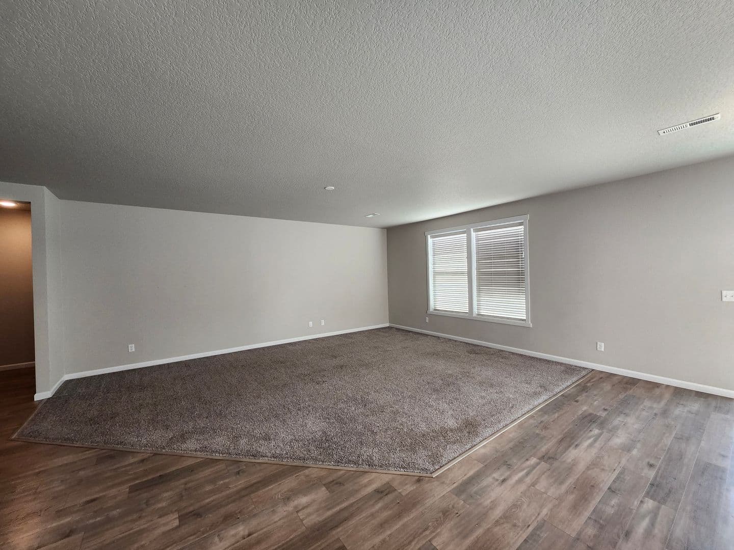 West Richland House: 8317 Ballard Loop