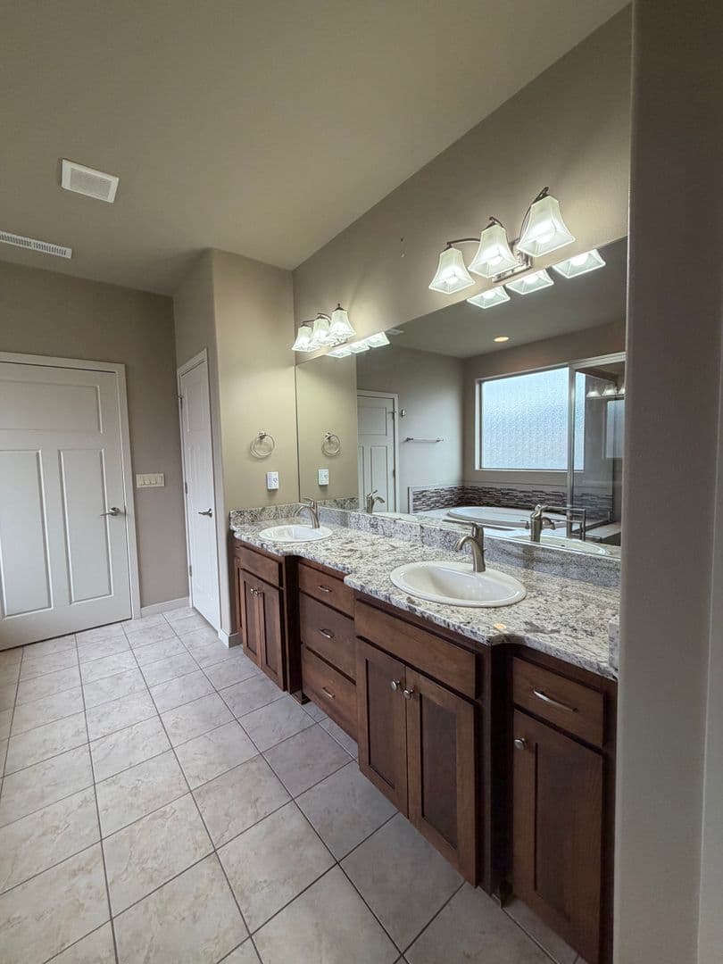 Kennewick House: 3909 West 48th Ave