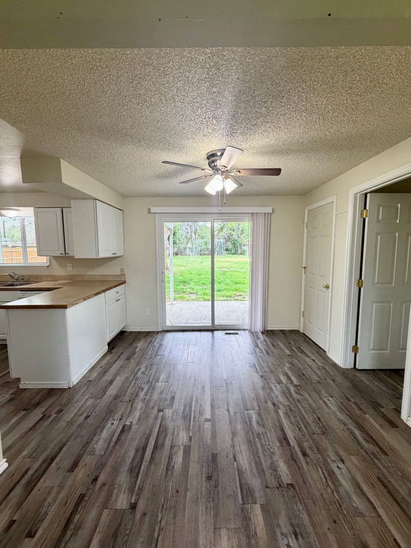Kennewick House: 3804 S Cascade St