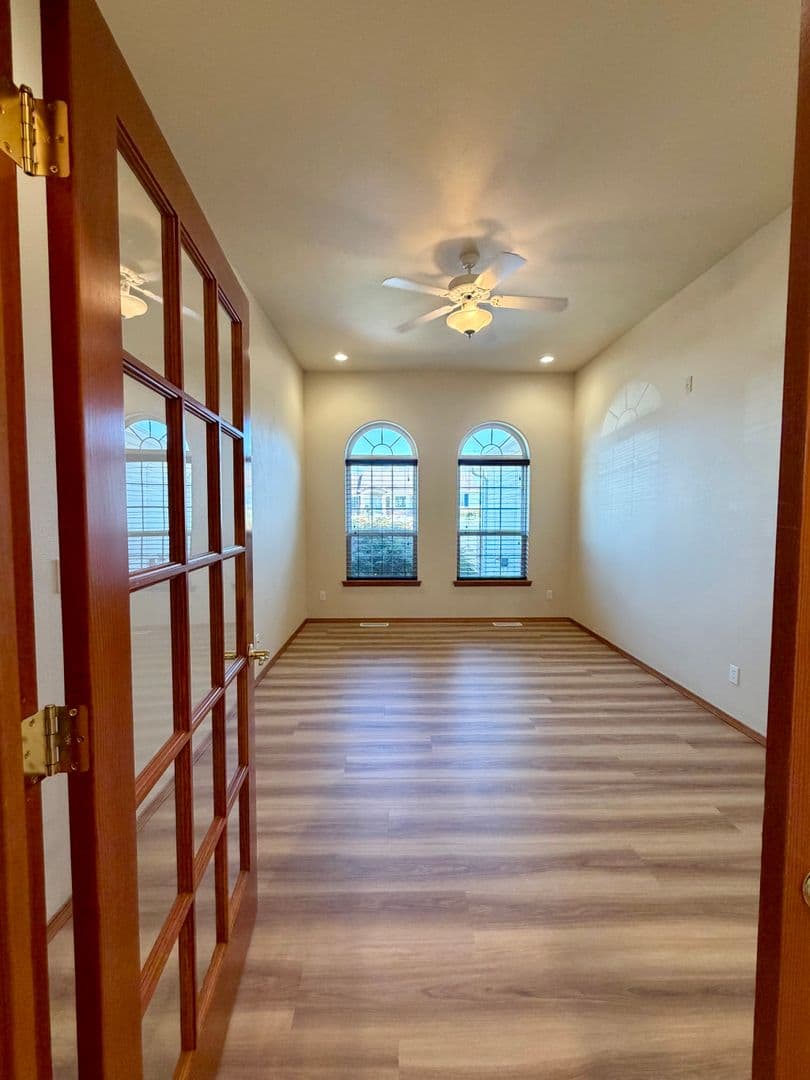 Pasco House: 106 Prestwick Ln