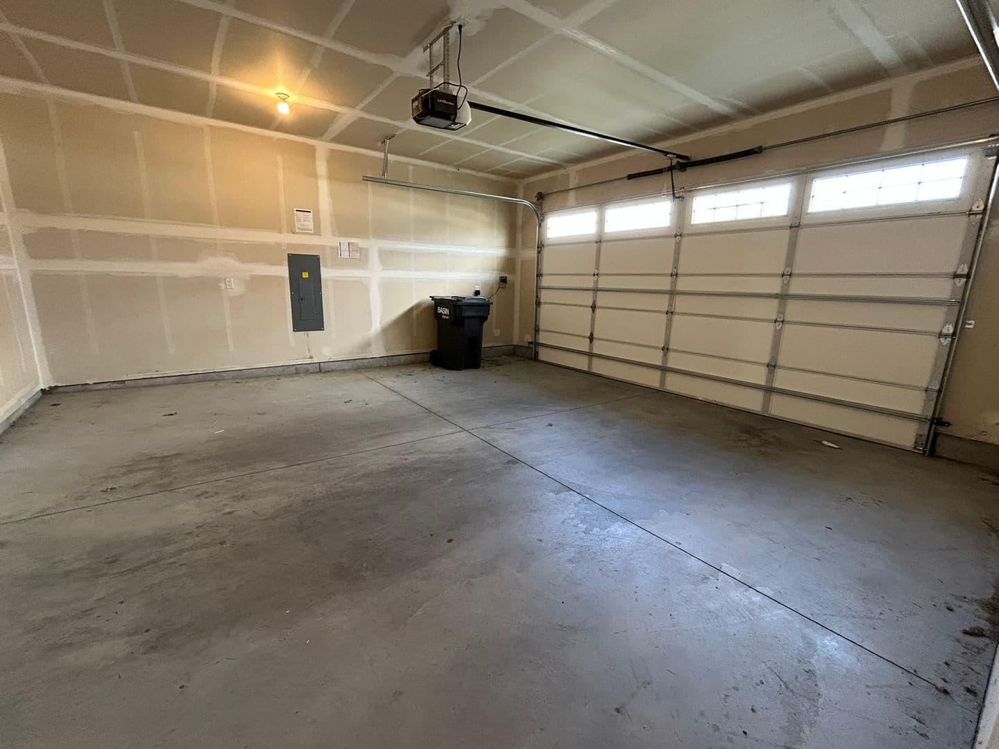 West Richland House: 8317 Ballard Loop