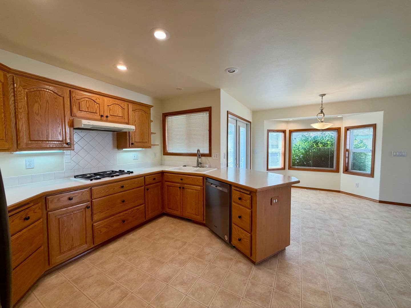 Pasco House: 106 Prestwick Ln