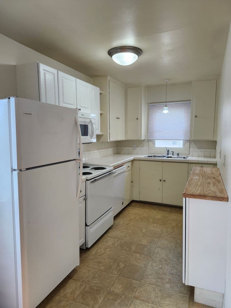 West Richland Apartment: 5889 W Van Giesen St.