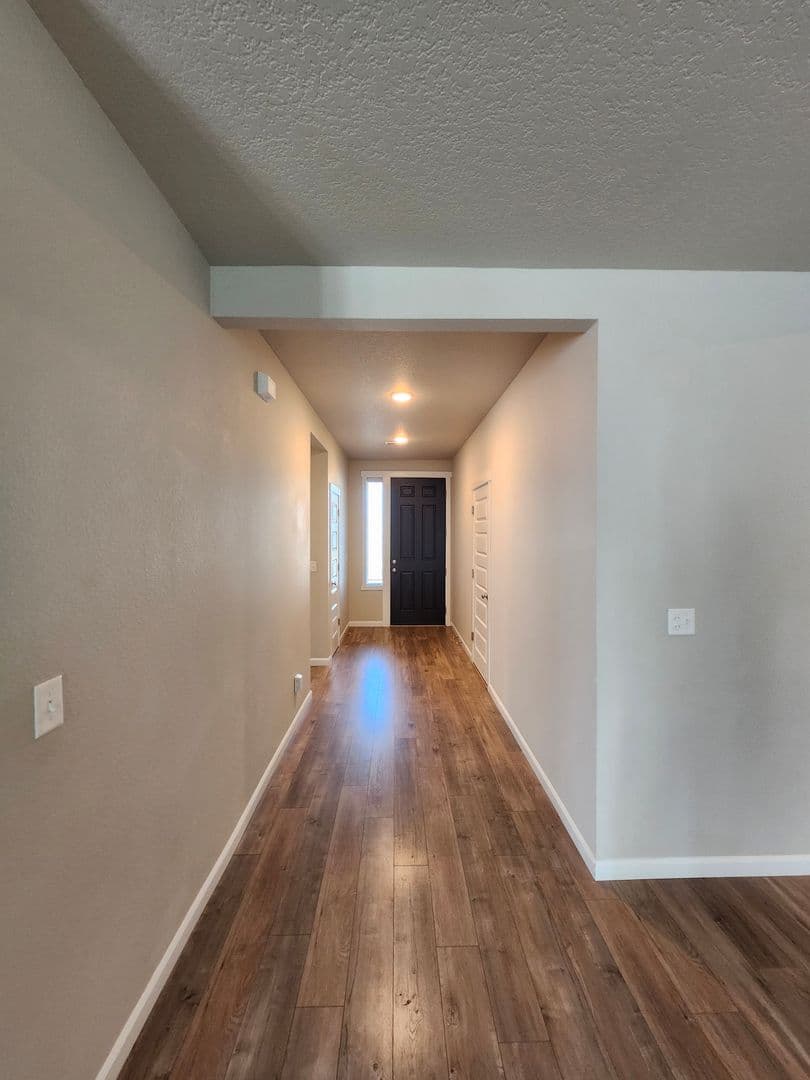 West Richland House: 8317 Ballard Loop