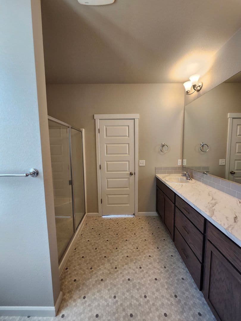 West Richland House: 8317 Ballard Loop
