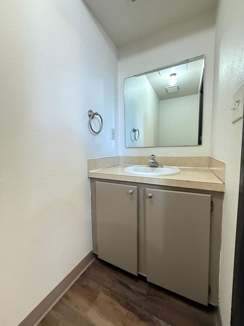 Kennewick Multiplex: 1004 S Zillah Court #B
