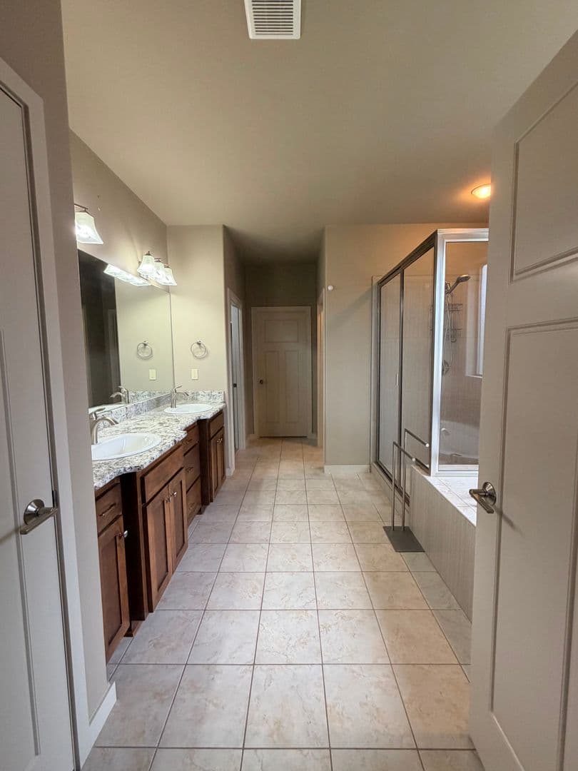 Kennewick House: 3909 West 48th Ave