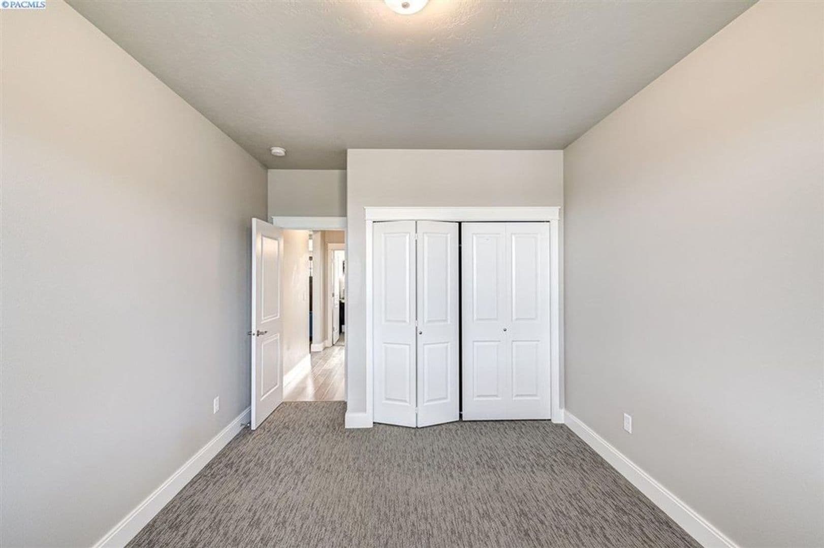 Richland House: 546 Summerview Ln