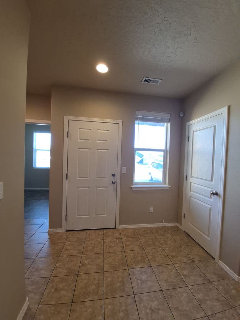 Pasco House: 6308 Ochoco Ln