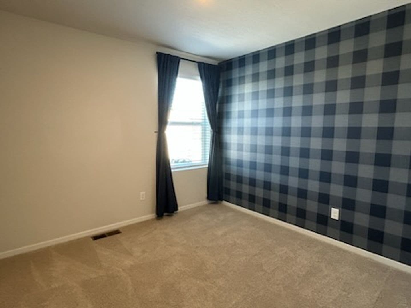 Kennewick House: 883 S Zeelar St