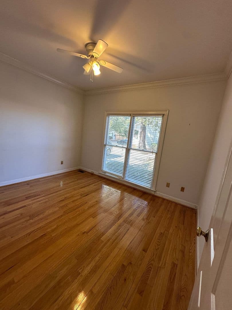 Columbia House: 600 Woodrow Street Unit E