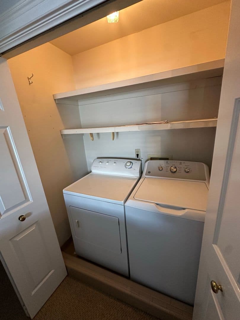 Columbia House: 600 Woodrow Street Unit E