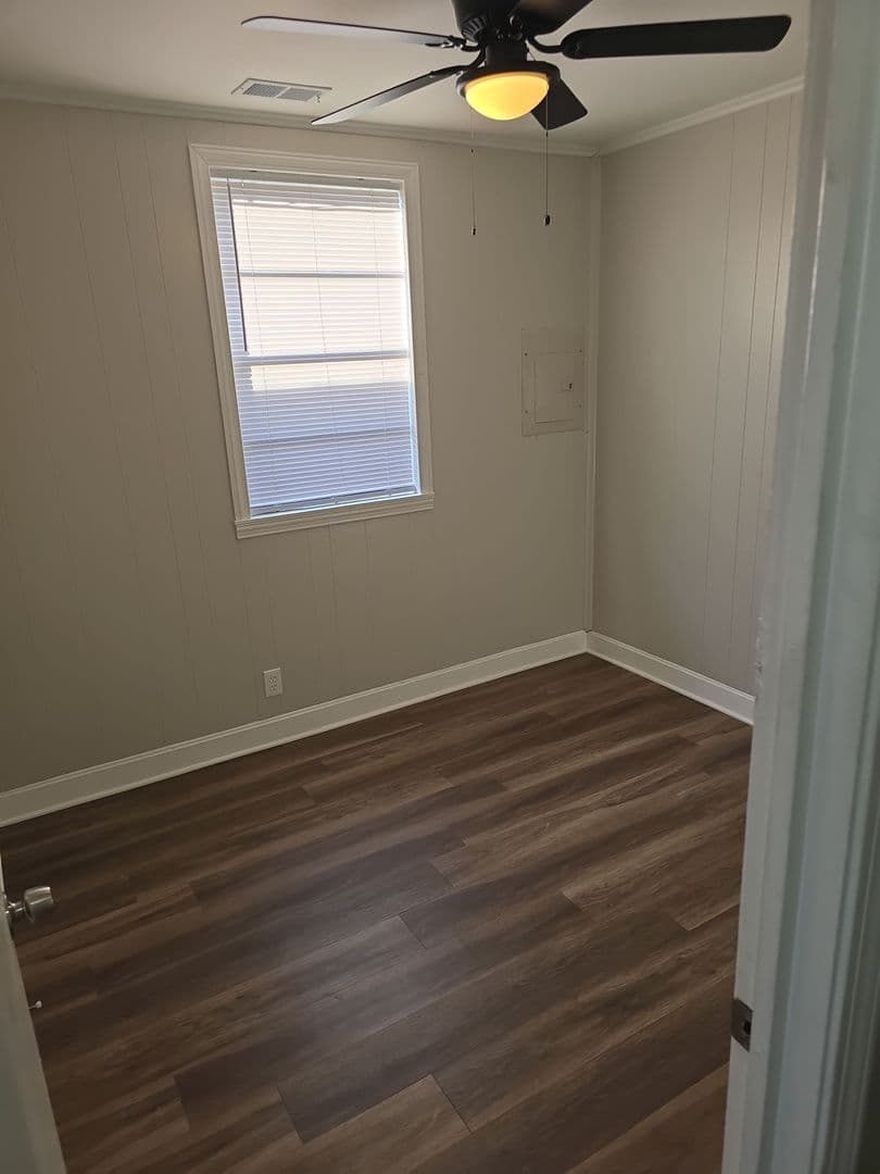 Columbia Apartment: 3702 Live Oak St