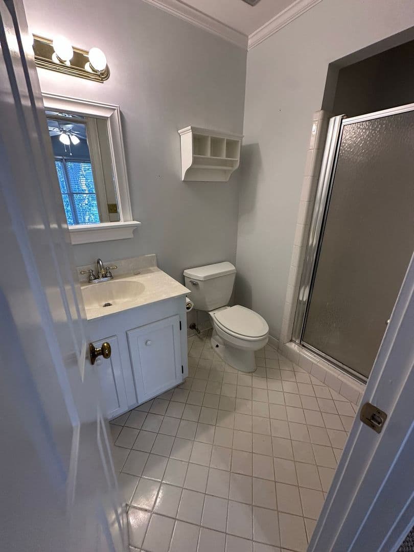Columbia House: 600 Woodrow Street Unit E