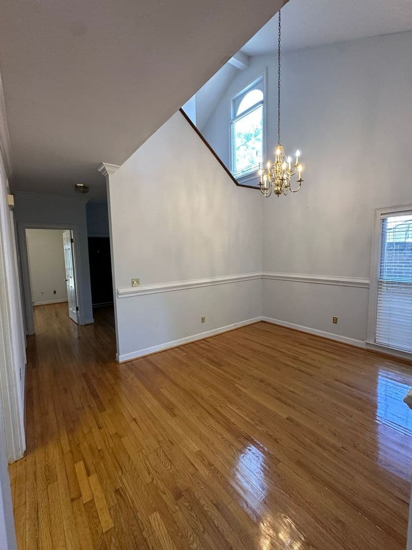Columbia House: 600 Woodrow Street Unit E