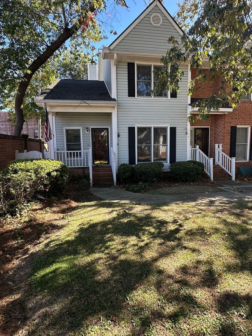 Columbia House: 600 Woodrow Street Unit E