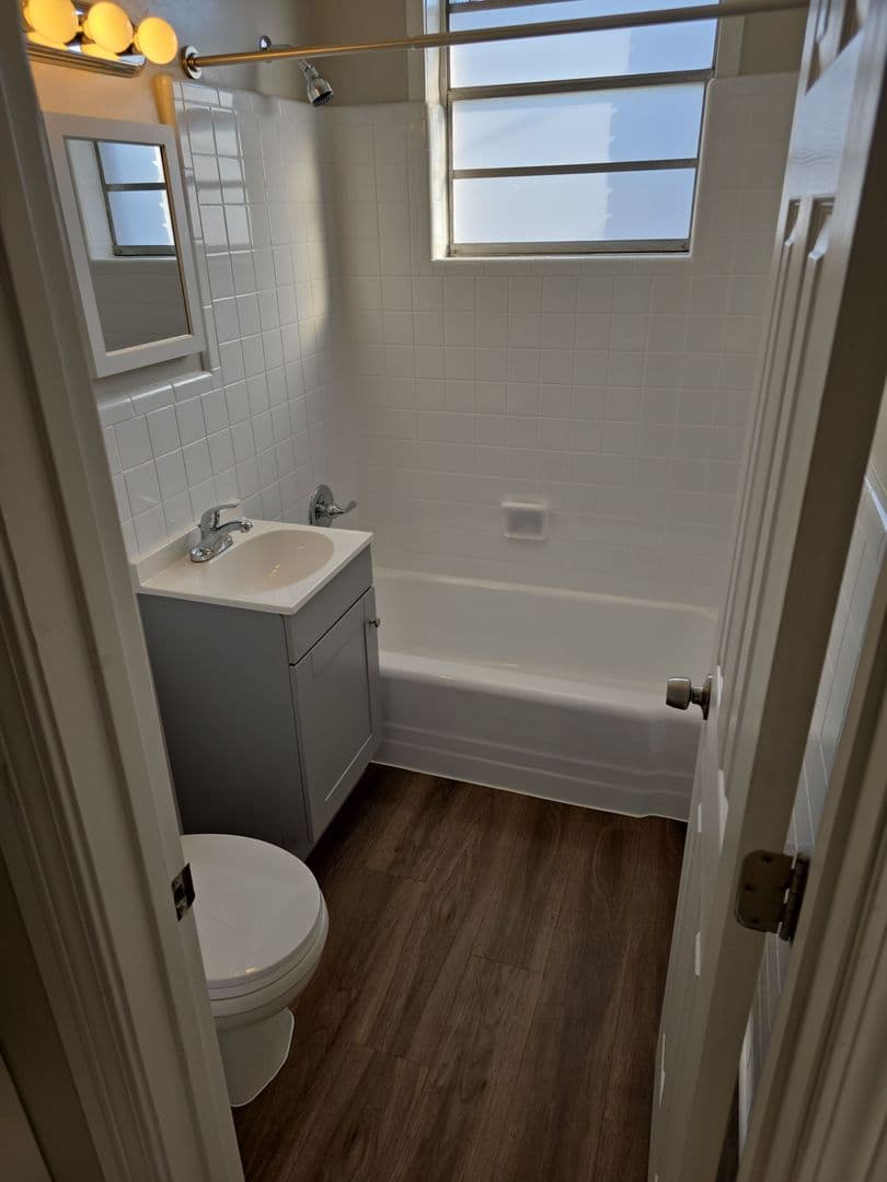 Columbia Apartment: 3702 Live Oak St