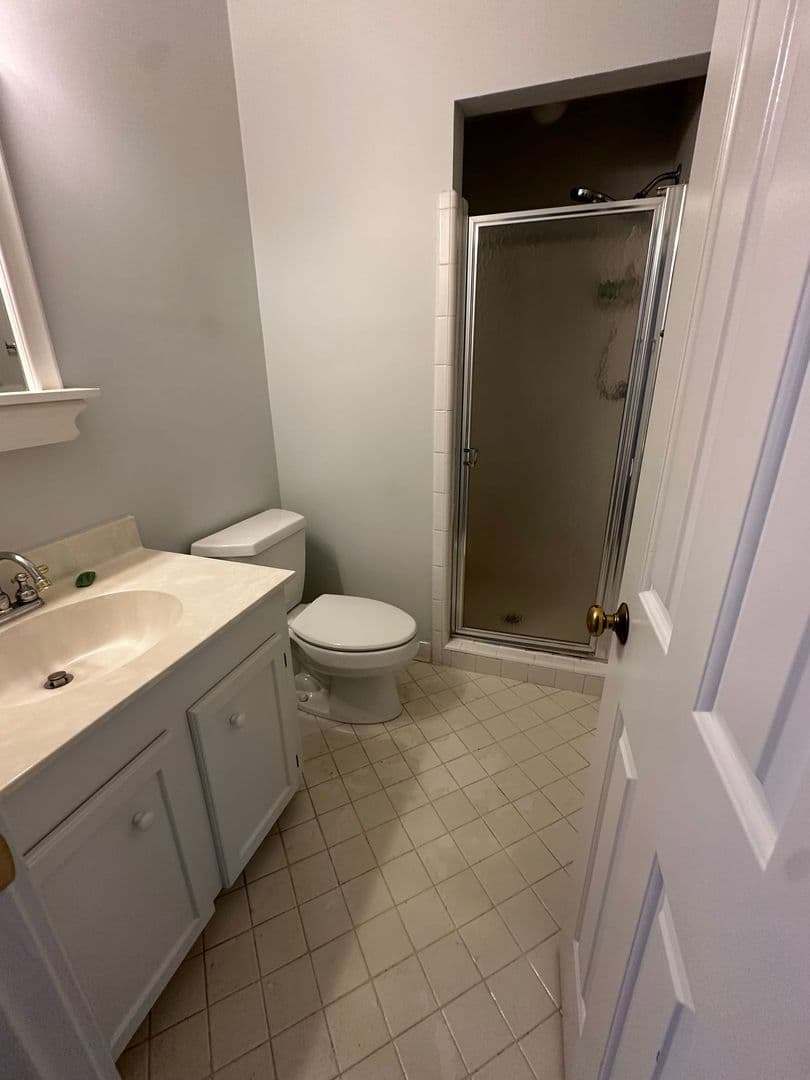 Columbia House: 600 Woodrow Street Unit E