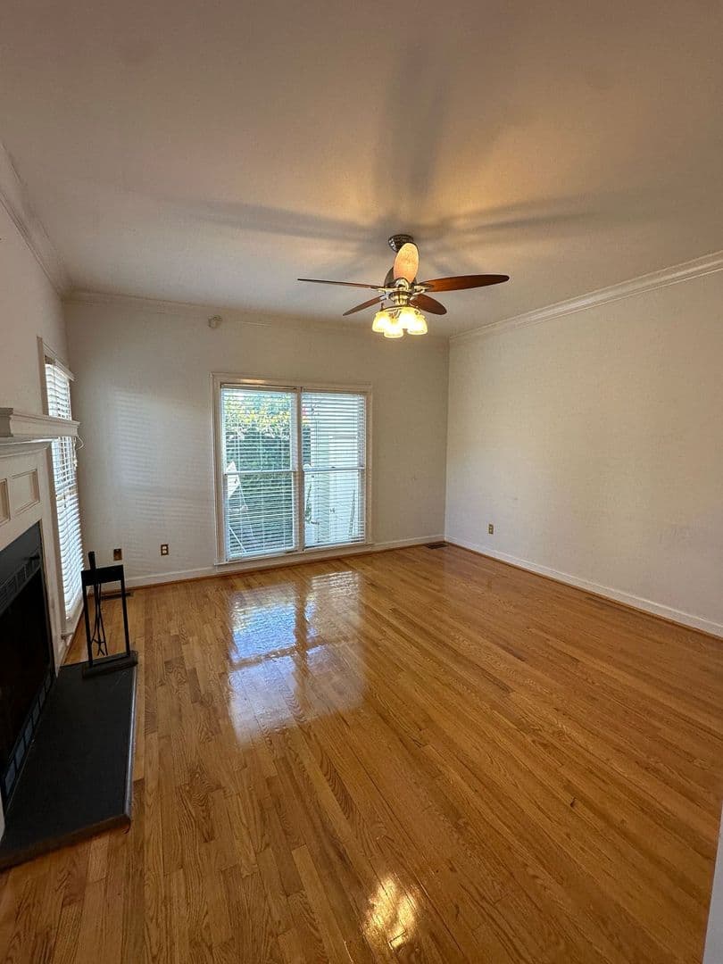 Columbia House: 600 Woodrow Street Unit E