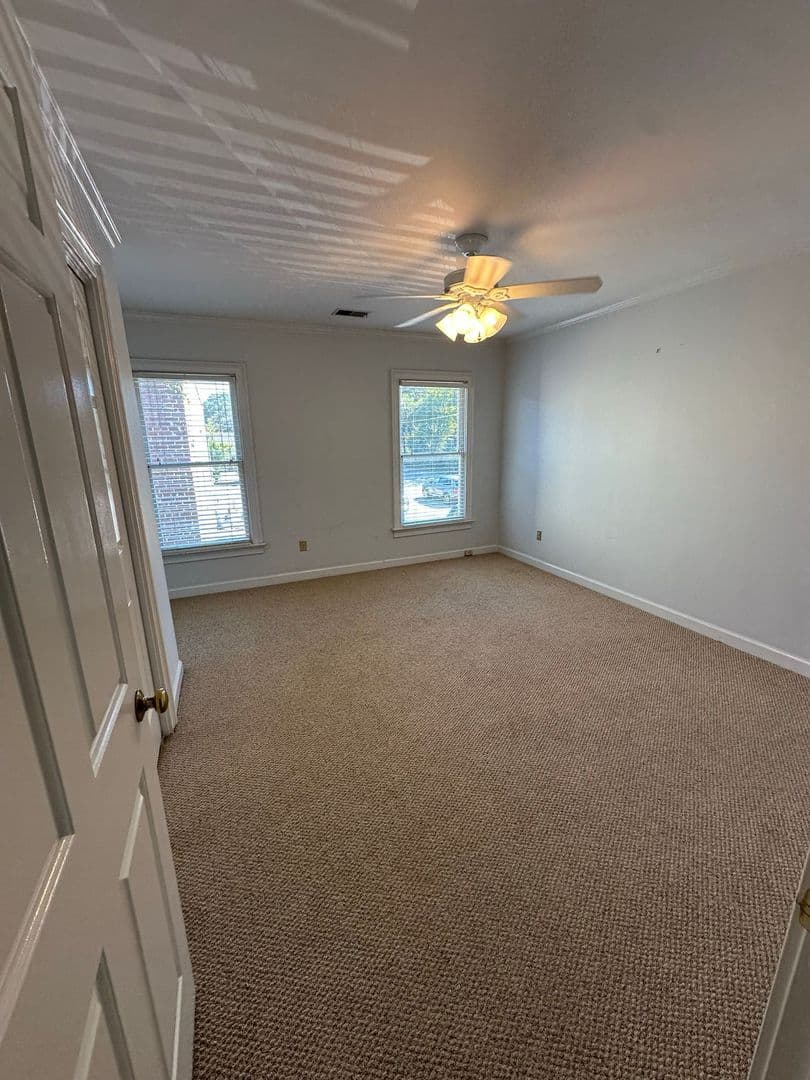 Columbia House: 600 Woodrow Street Unit E