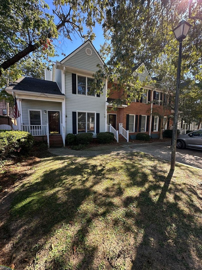 Columbia House: 600 Woodrow Street Unit E
