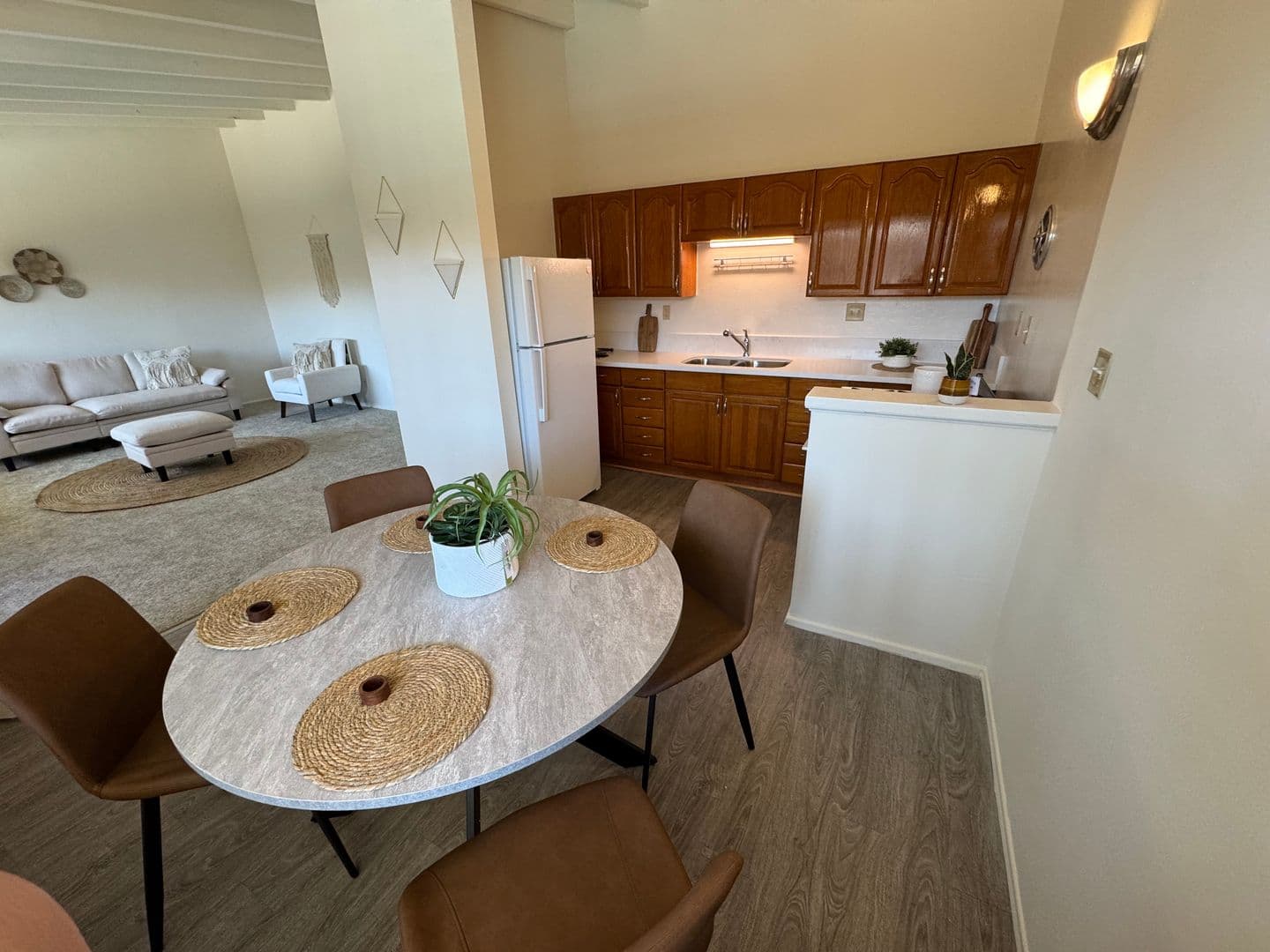 San Diego Apartment: 4386 Clairemont Mesa Blvd