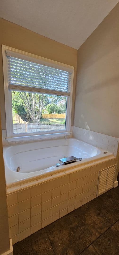Cumming House: 2780 Gentry Walk Court