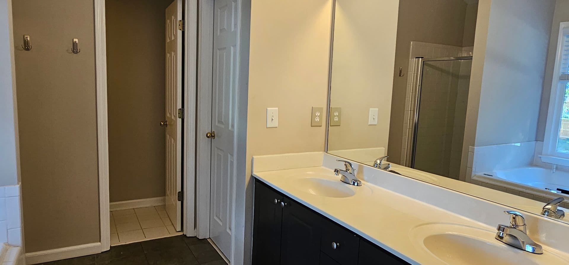 Cumming House: 2780 Gentry Walk Court