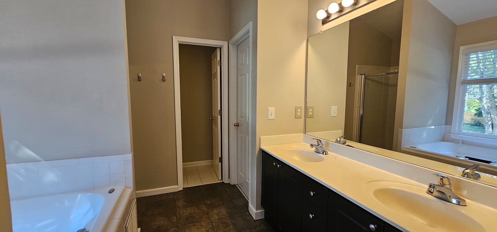 Cumming House: 2780 Gentry Walk Court