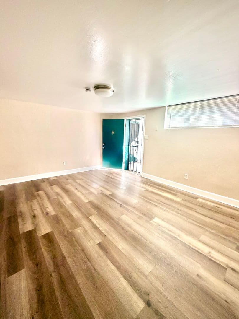 Aurora Apartment: 1430 Boston Street