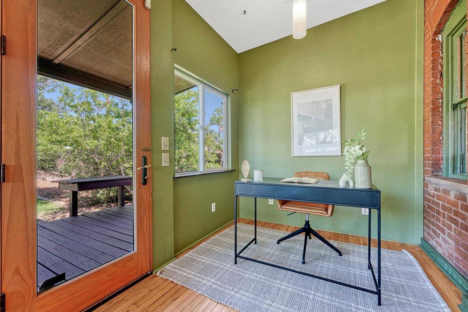 Aurora House: 1557 Dallas St.