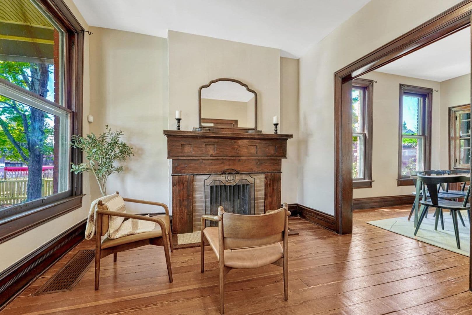 Aurora House: 1557 Dallas St.