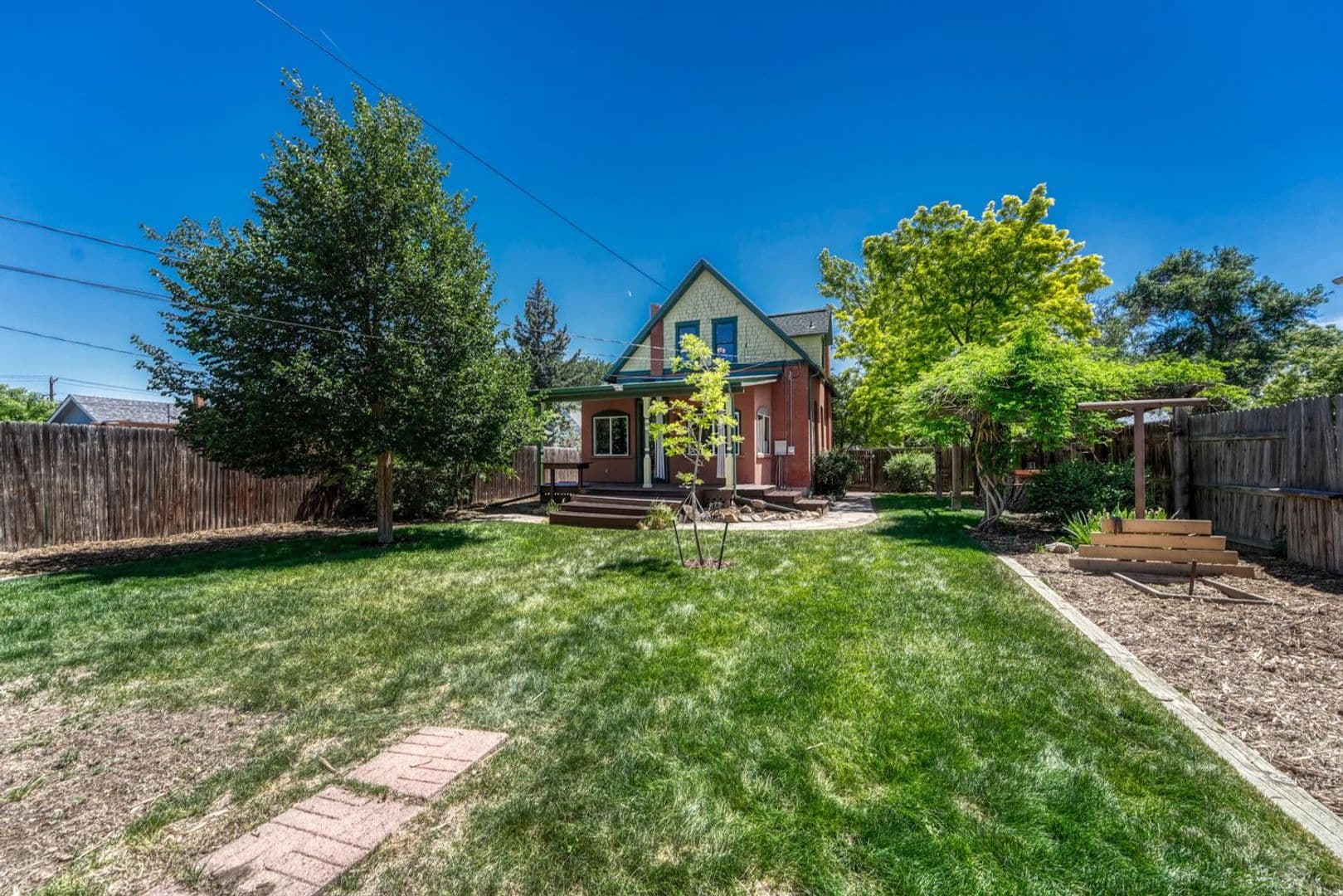 Aurora House: 1557 Dallas St.