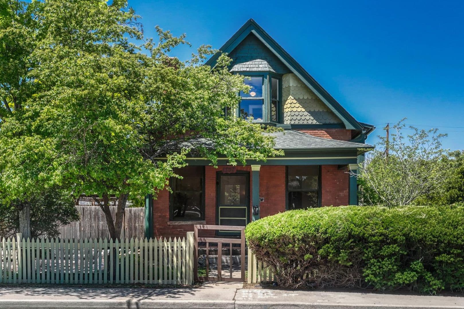 Aurora House: 1557 Dallas St.