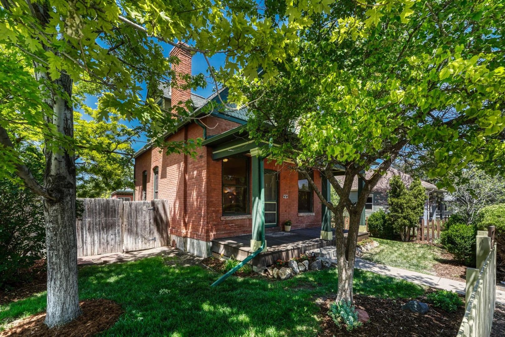 Aurora House: 1557 Dallas St.