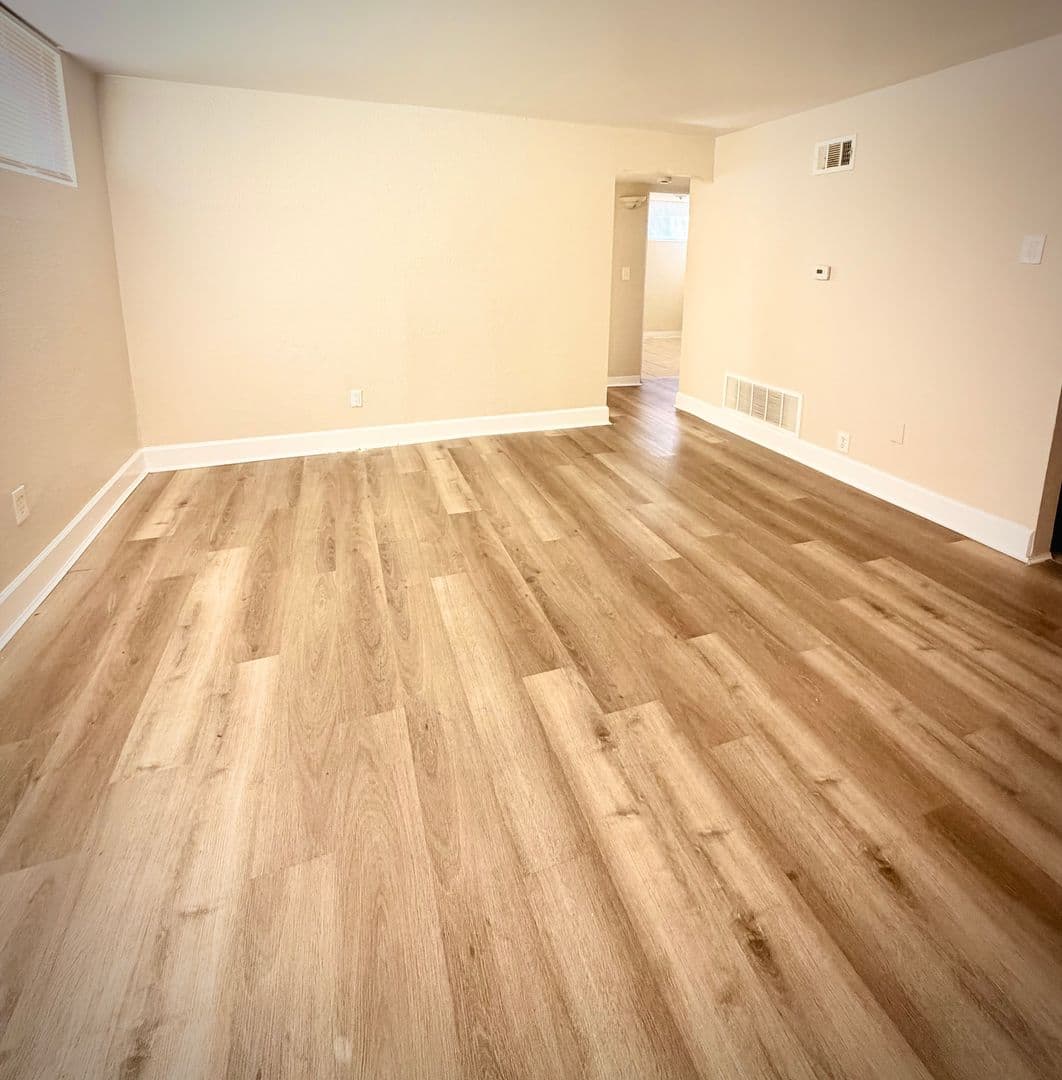 Aurora Apartment: 1430 Boston Street
