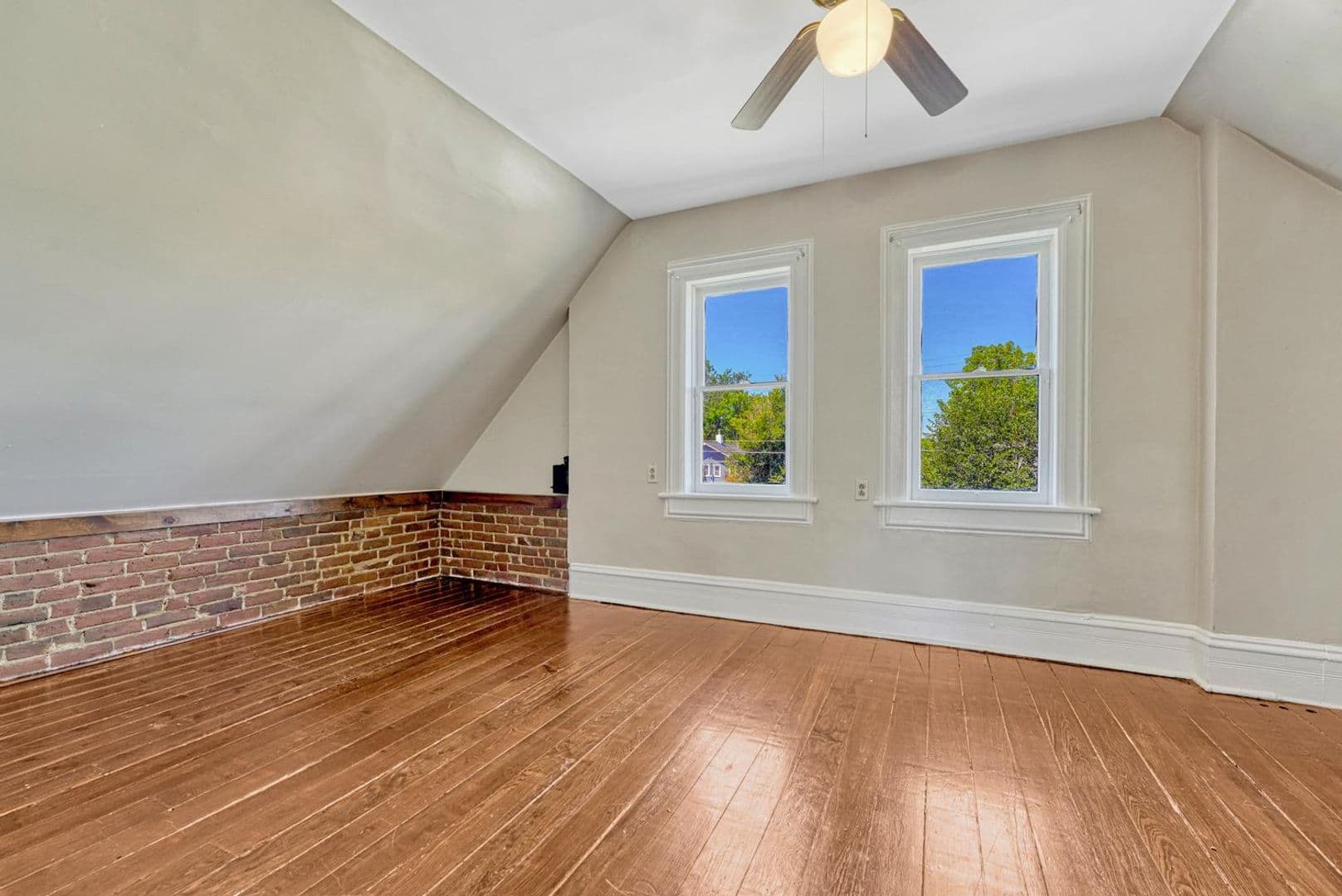 Aurora House: 1557 Dallas St.