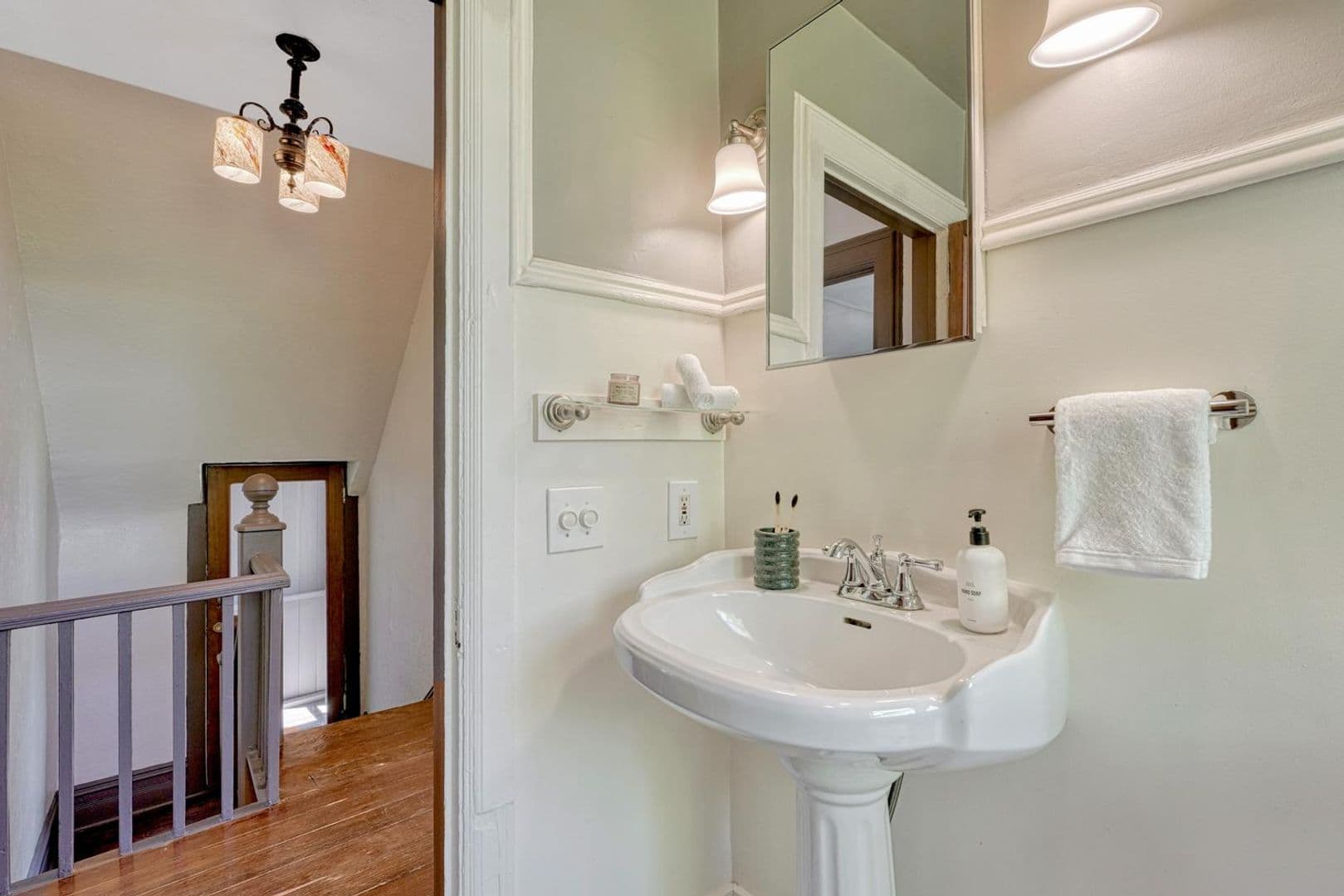 Aurora House: 1557 Dallas St.