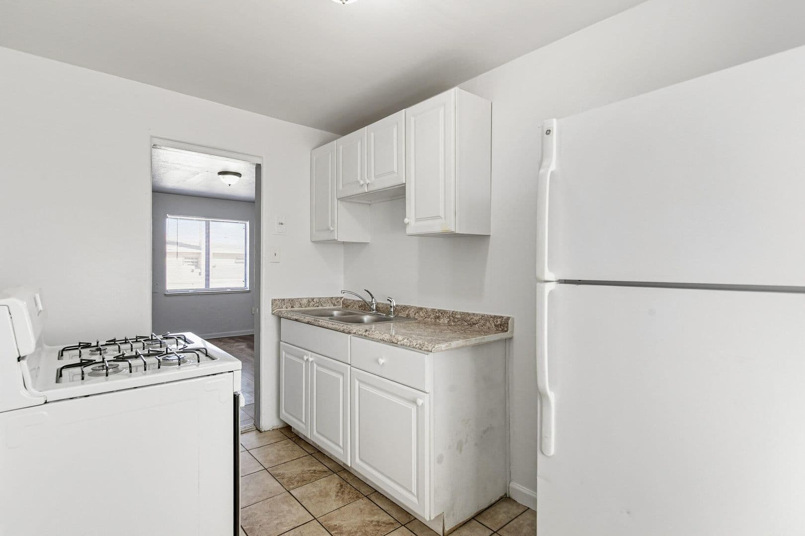 Aurora Apartment: 1467 Joliet Street #6