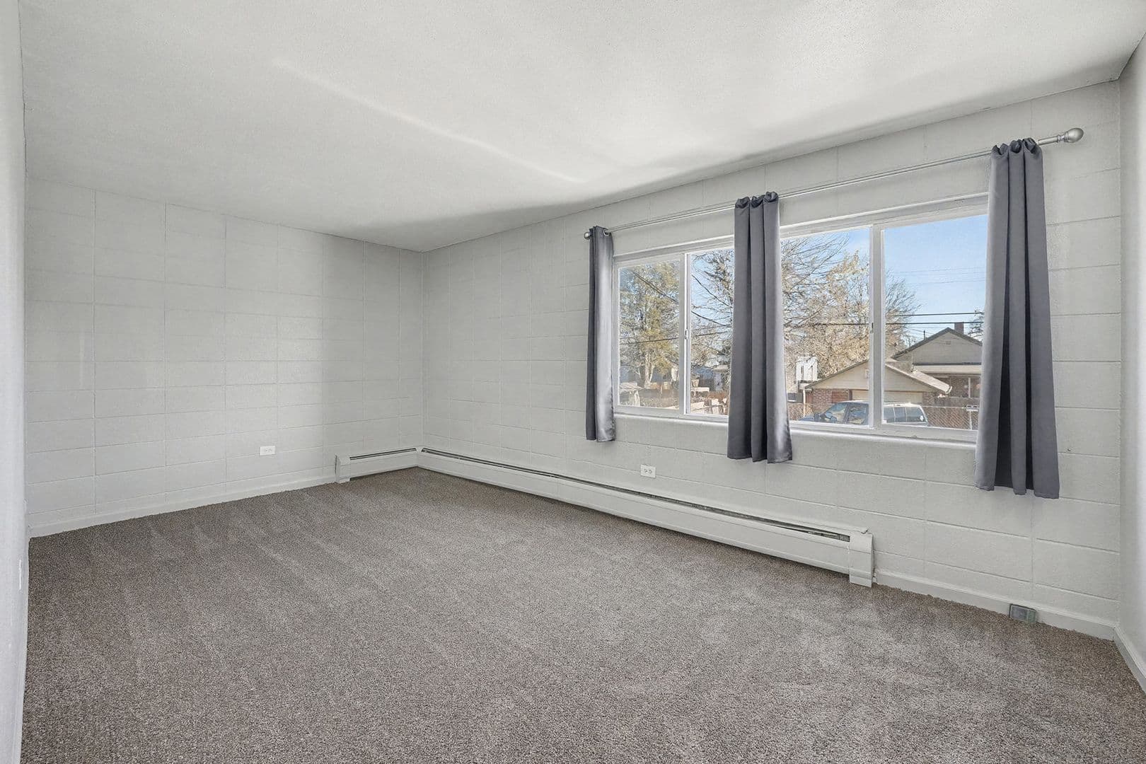 Aurora Apartment: 1600 Clinton Street